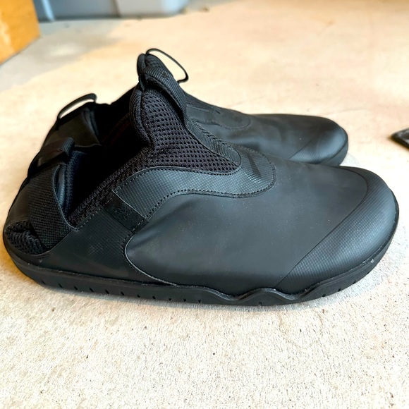 Nike Zoom Pulse Triple Black EUC Sz 7.5 - Picture 1 of 8